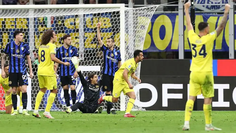Inter tự bắn vào chân